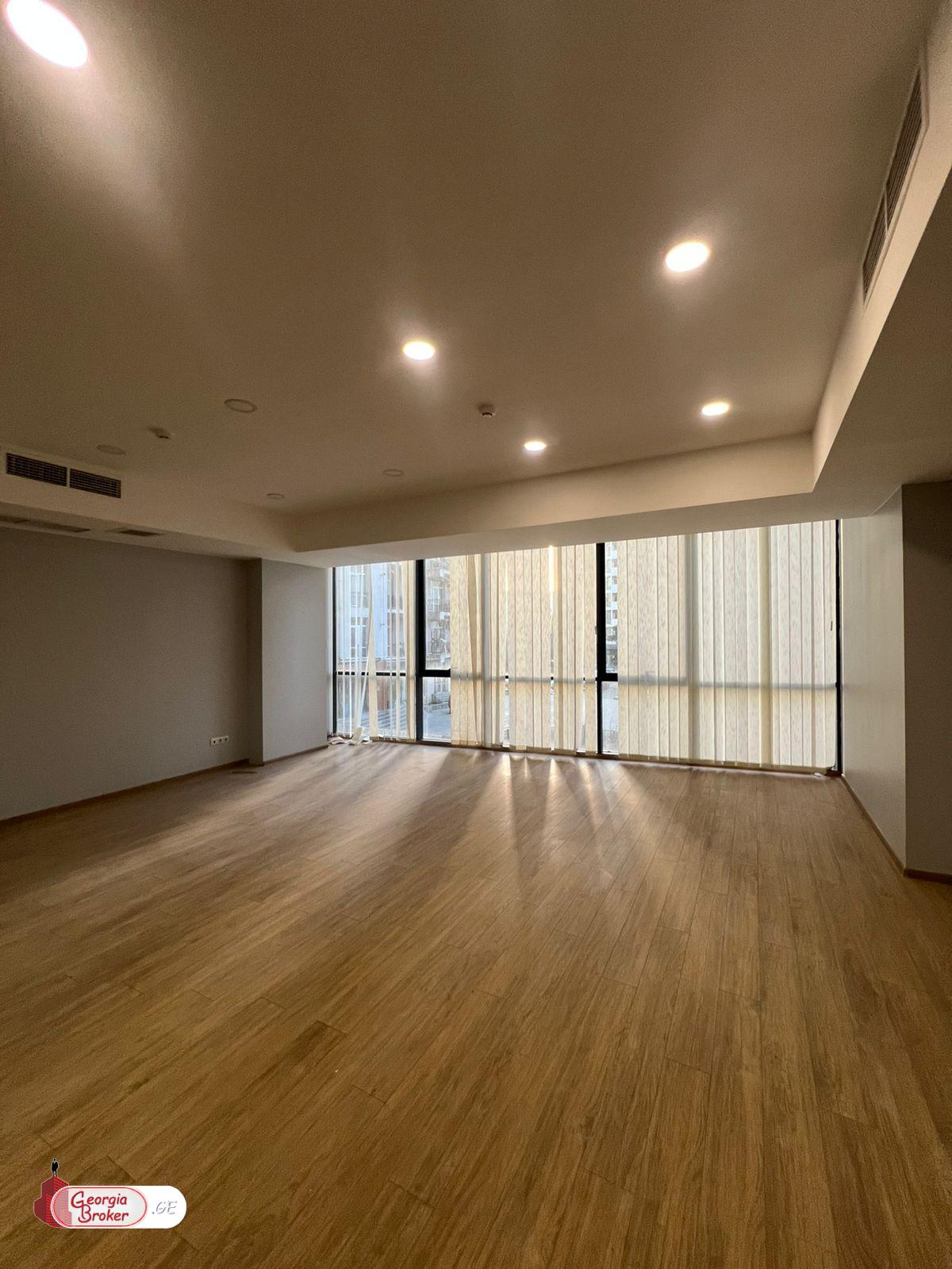 продается квартира с новым ремонтом 6-комнат